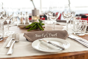 TUI Cruises Mein Schiff 4 Interior Surf & Turf 2.jpg